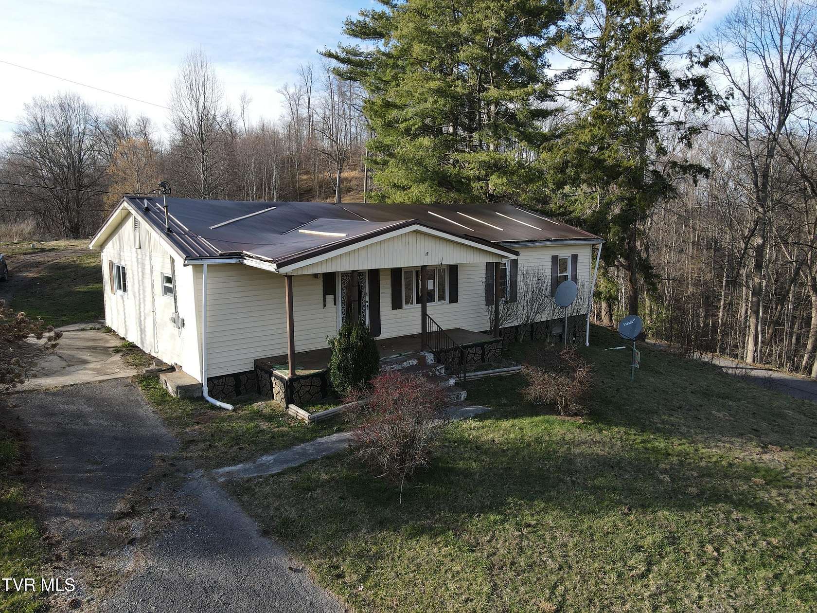 12 Acres of Land with Home for Sale in Clinchco, Virginia