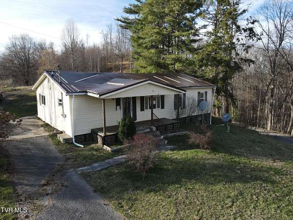 12 Acres of Land with Home for Sale in Clinchco, Virginia