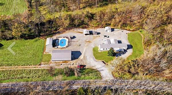 12.3 Acres of Land with Home for Sale in Bethpage, Tennessee