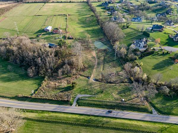 7 Acres of Residential Land for Sale in Arrington, Tennessee