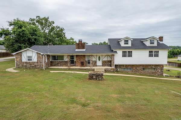 2.12 Acres of Land with Home for Sale in Hot Springs, Arkansas