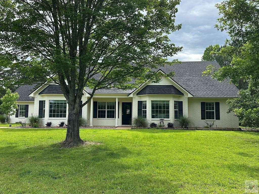 4.5 Acres of Land with Home for Sale in Atlanta, Texas