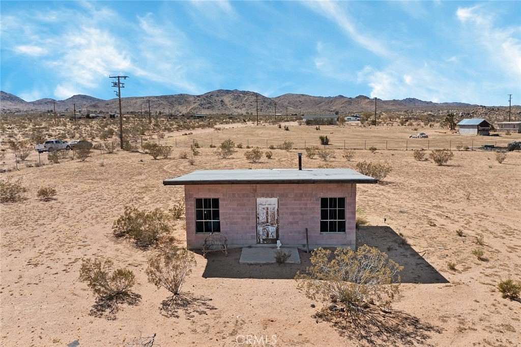 5 Acres of Improved Residential Land for Sale in Landers, California