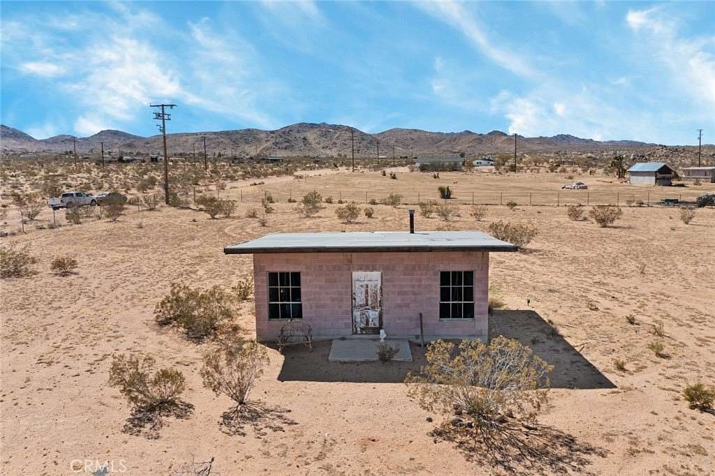 5 Acres of Improved Residential Land for Sale in Landers, California