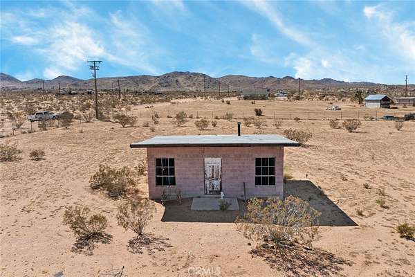 5 Acres of Improved Residential Land for Sale in Landers, California