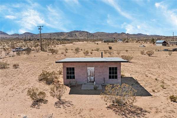 5 Acres of Improved Residential Land for Sale in Landers, California