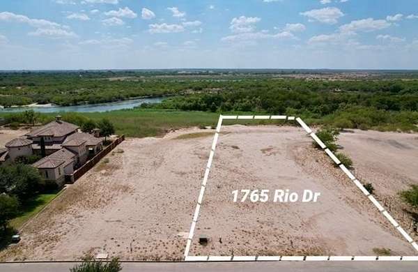 1.26 Acres of Residential Land for Sale in Eagle Pass, Texas