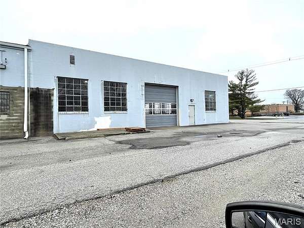 3.2 Acres of Improved Mixed-Use Land for Sale in Wood River, Illinois