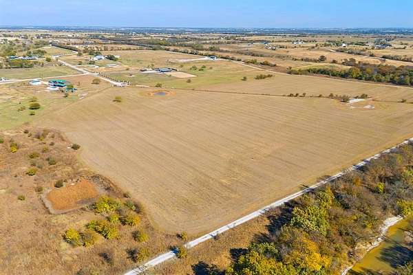 32 Acres of Land for Sale in Justin, Texas