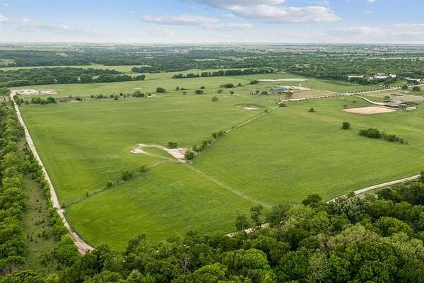 32 Acres of Land for Sale in Justin, Texas