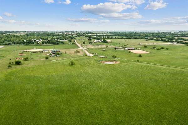 32 Acres of Land for Sale in Justin, Texas