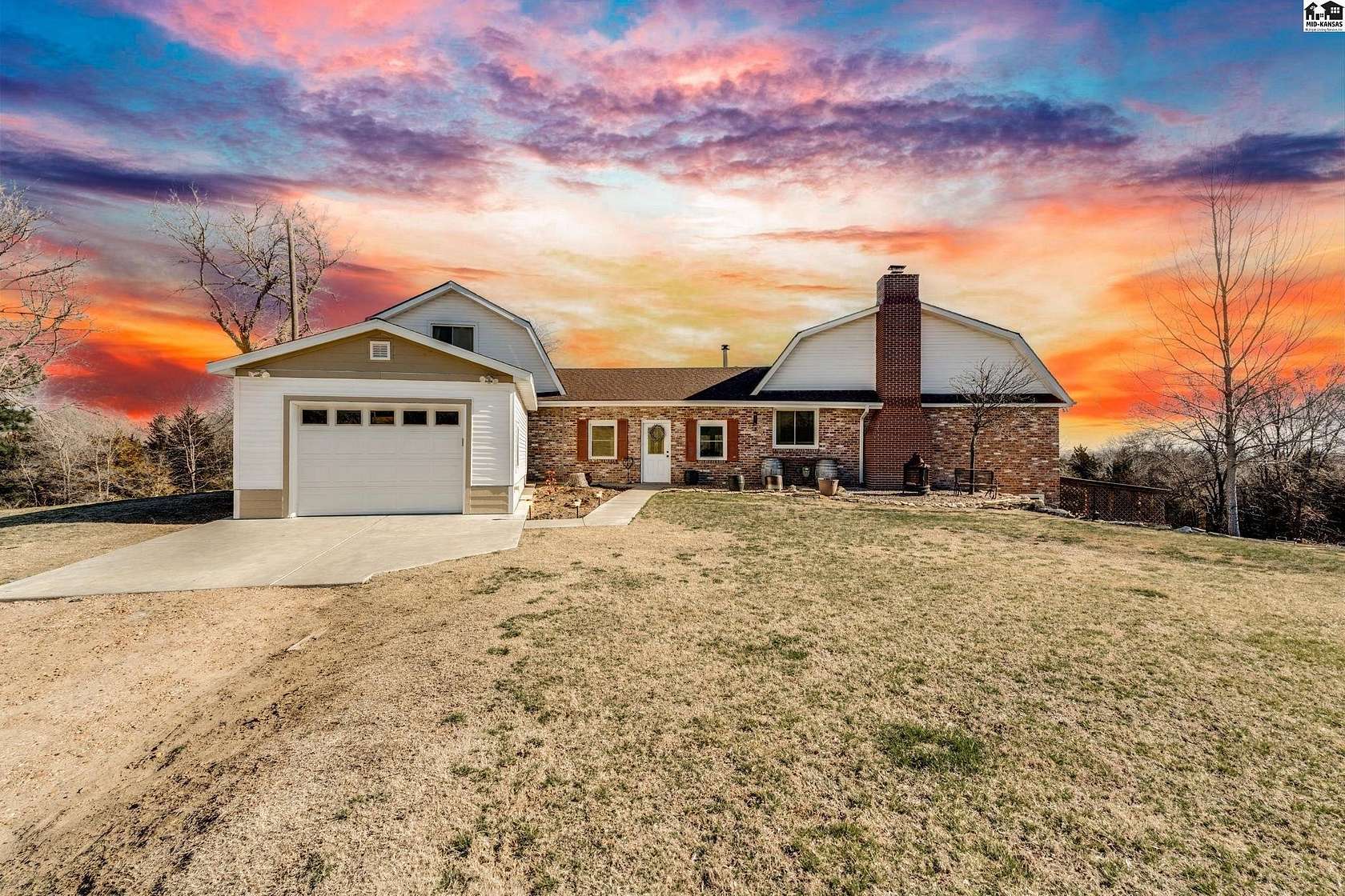 10.6 Acres of Land with Home for Sale in Hutchinson, Kansas