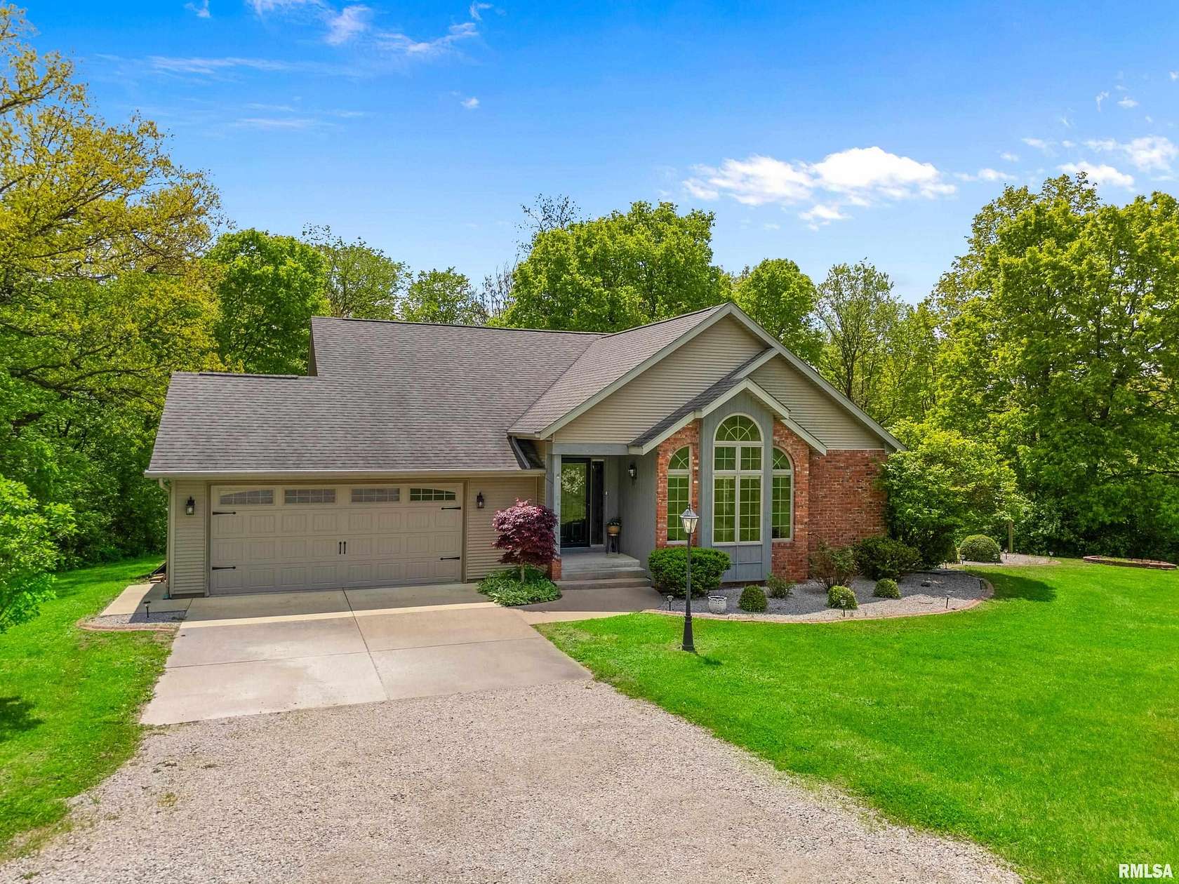 3.62 Acres of Land with Home for Sale in Germantown Hills, Illinois