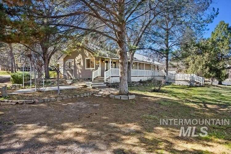 6.5 Acres of Land with Home for Sale in Buhl, Idaho