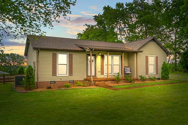 5.17 Acres of Land with Home for Sale in Springfield, Tennessee