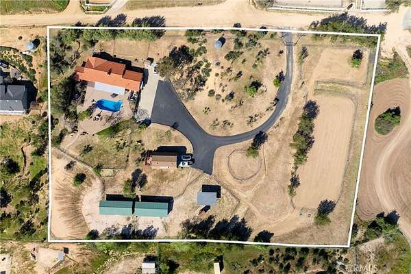 3.7 Acres of Land with Home for Sale in Agua Dulce, California