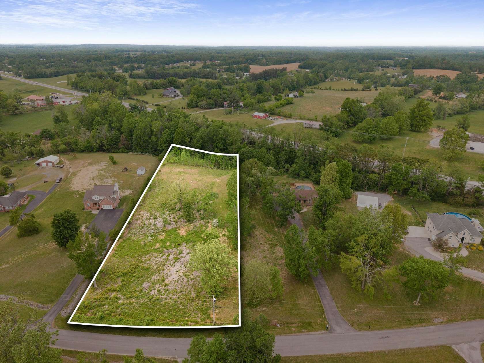 1.76 Acres of Residential Land for Sale in Westmoreland, Tennessee