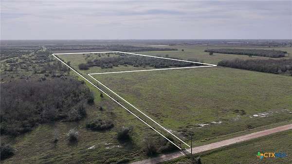 19.7 Acres of Recreational & Residential Land for Sale in Victoria, Texas