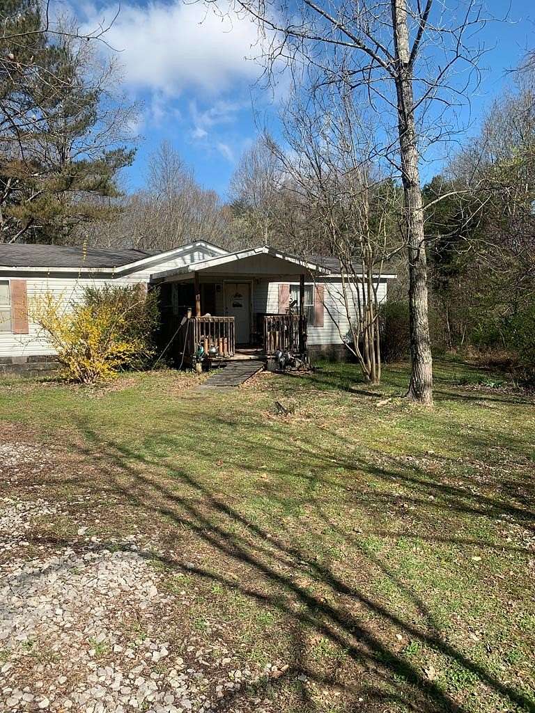 5 Acres of Land with Home for Sale in Baxter, Tennessee