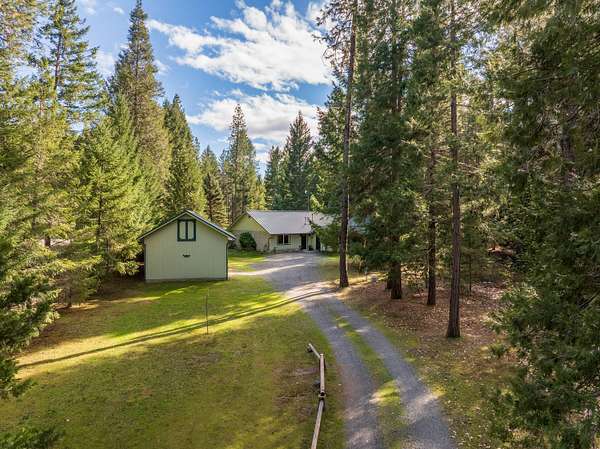 2.59 Acres of Land with Home for Sale in Grants Pass, Oregon