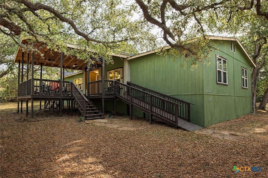 20 Acres of Recreational Land with Home for Sale in Victoria, Texas