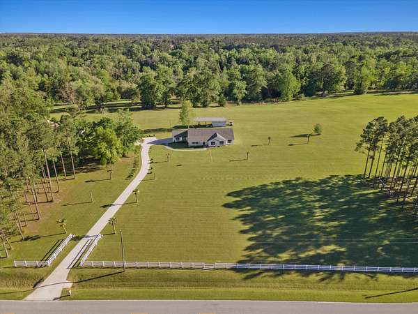 14 Acres of Recreational Land with Home for Sale in Quincy, Florida