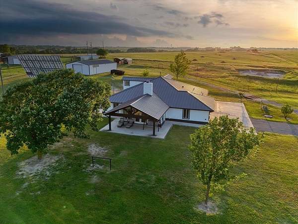 20 Acres of Land with Home for Sale in Troy, Texas