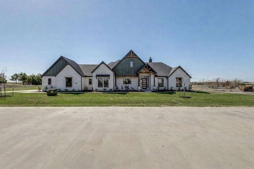 1.5 Acres of Land with Home for Sale in Nevada, Texas