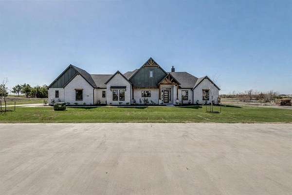 1.5 Acres of Land with Home for Sale in Nevada, Texas