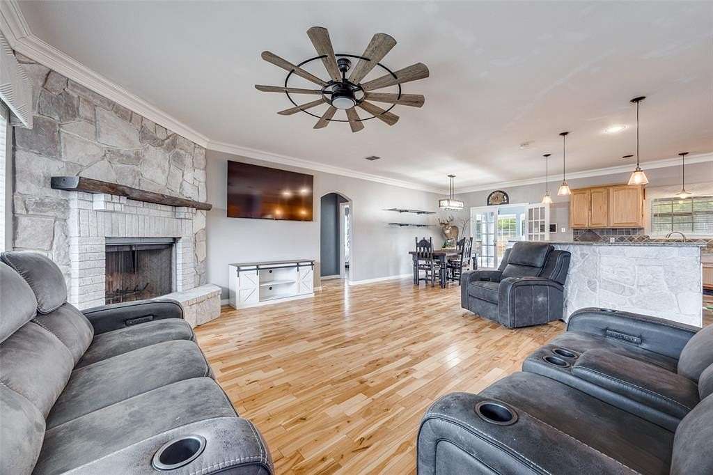 19 Acres of Recreational Land with Home for Sale in Whitewright, Texas