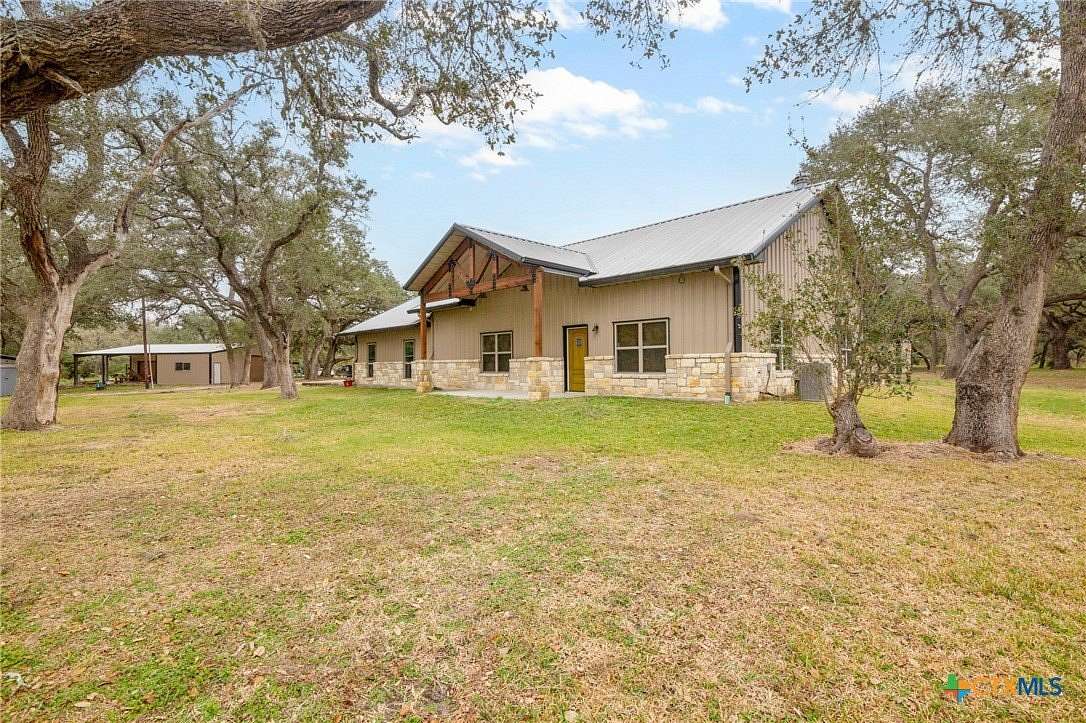 13.7 Acres of Land with Home for Sale in Victoria, Texas
