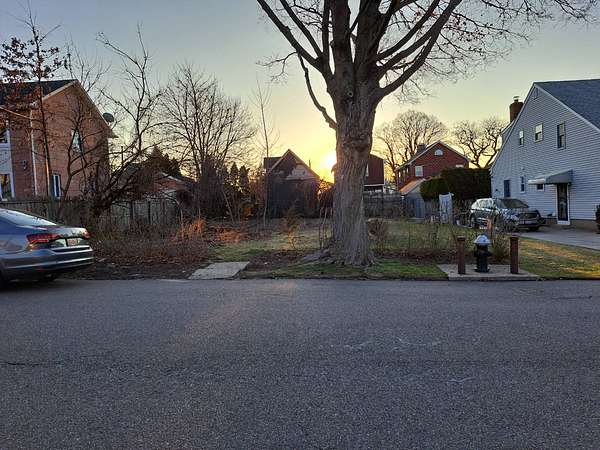 0.12 Acres of Residential Land for Sale in Whitestone, New York