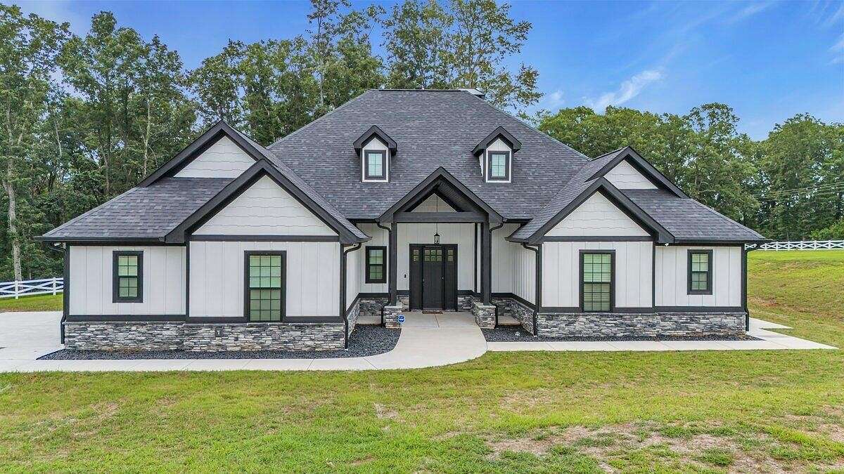 24 Acres of Recreational Land with Home for Sale in South Pittsburg, Tennessee