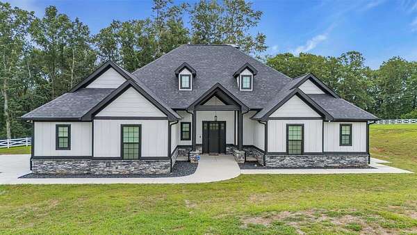 24 Acres of Recreational Land with Home for Sale in South Pittsburg, Tennessee