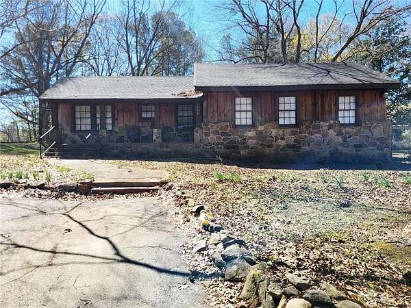 1.5 Acres of Land with Home for Sale in Valley, Alabama