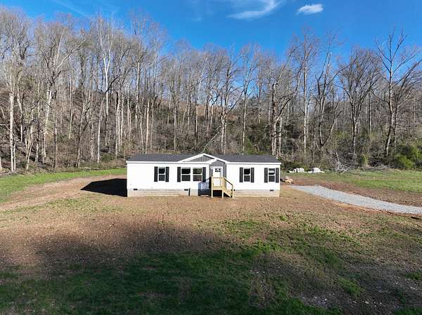 5.62 Acres of Land with Home for Sale in Westmoreland, Tennessee