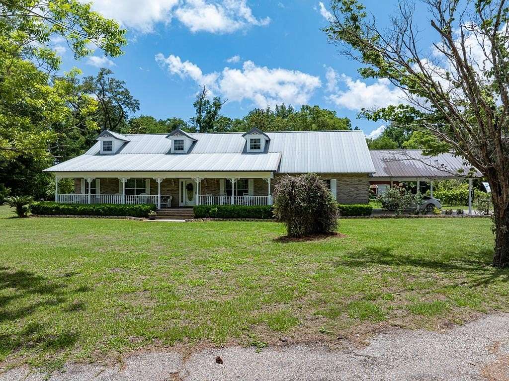 6.25 Acres of Land with Home for Sale in Branford, Florida