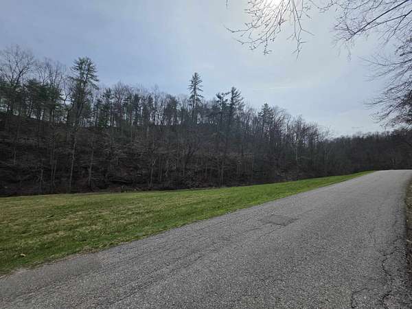 1.5 Acres of Residential Land for Sale in Hurricane, West Virginia