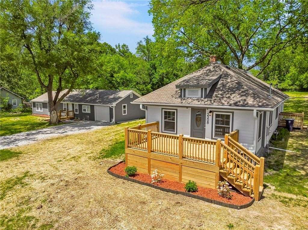 1.53 Acres of Land with Home for Sale in Kansas City, Missouri