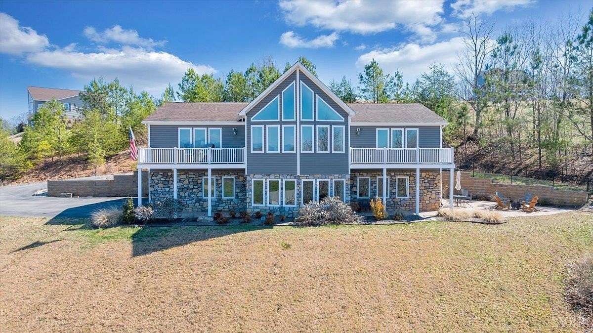 3.57 Acres of Land with Home for Sale in Appomattox, Virginia