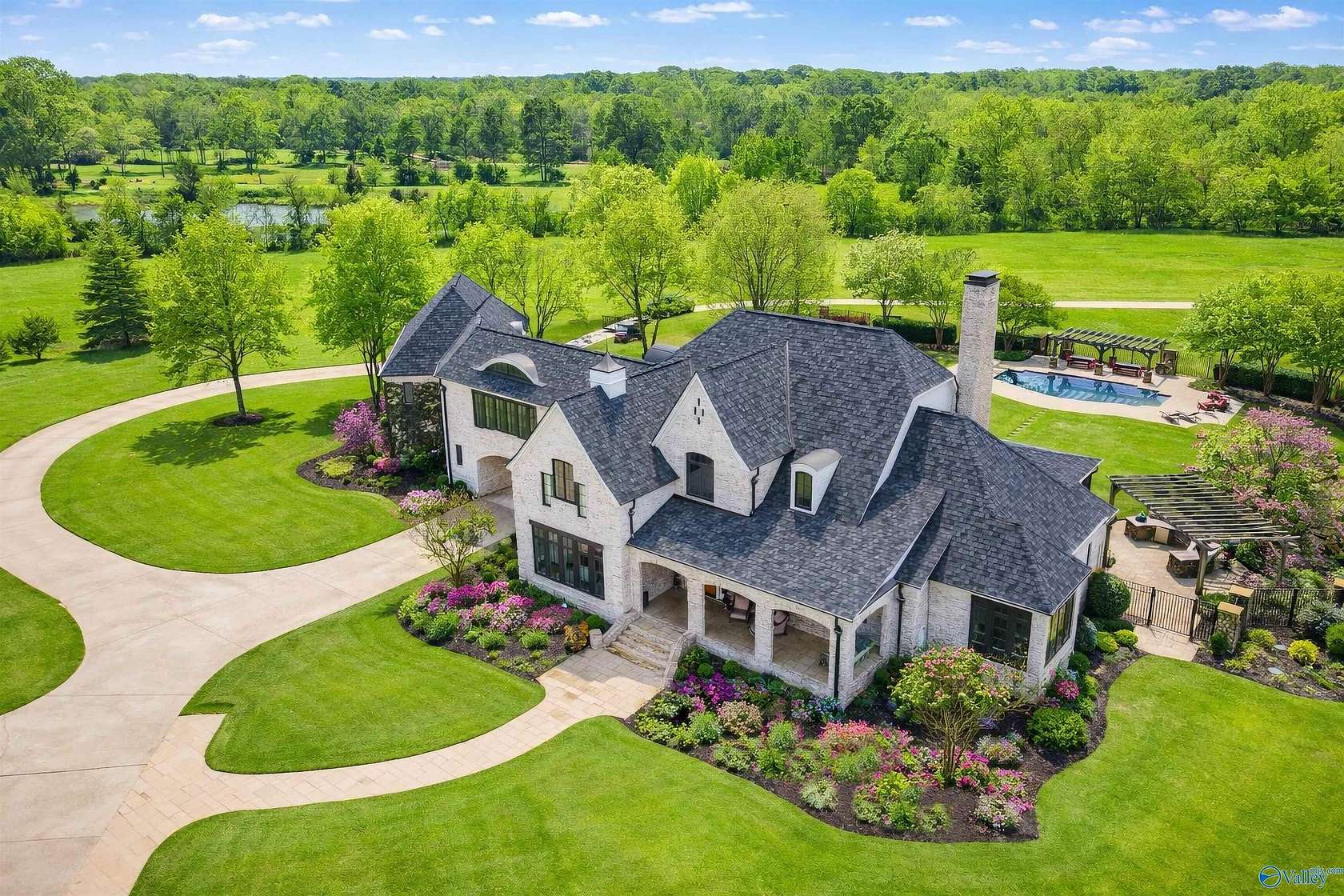 14.2 Acres of Recreational Land with Home for Sale in Decatur, Alabama