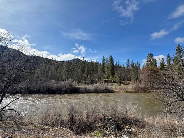 5.47 Acres of Residential Land for Sale in Yreka, California