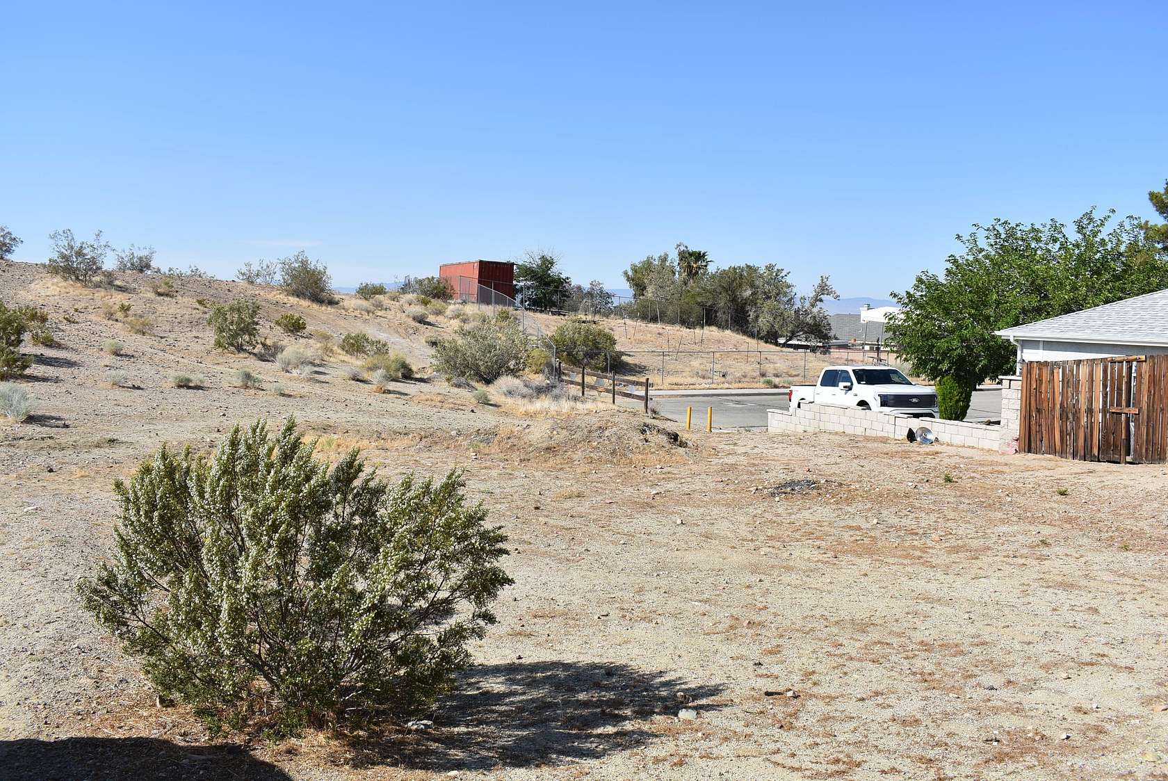10 Acres of Land for Sale in Rosamond, California