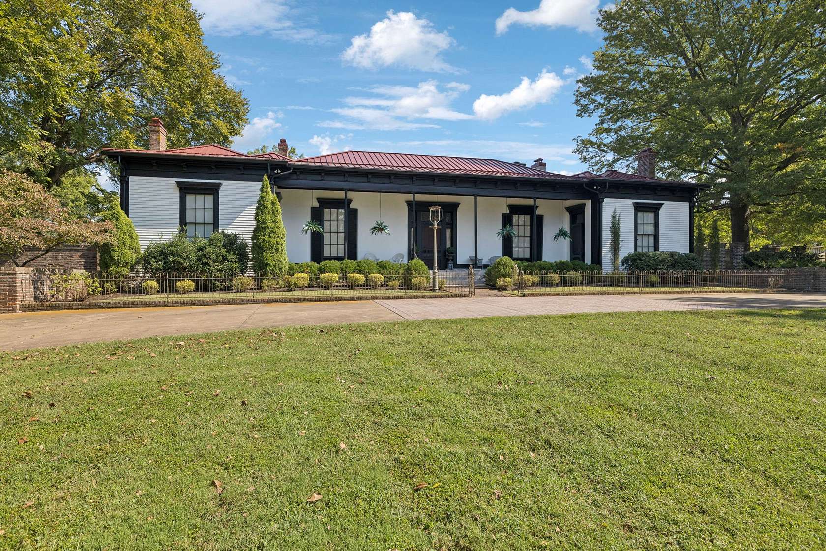 34 Acres of Land with Home for Sale in Columbia, Tennessee