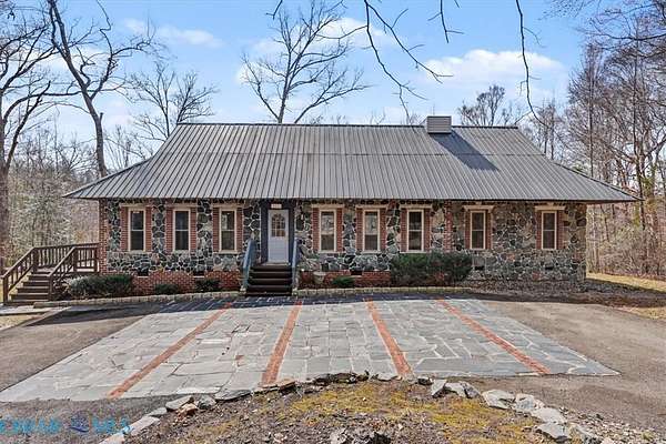 12 Acres of Recreational Land with Home for Sale in Quinton, Virginia