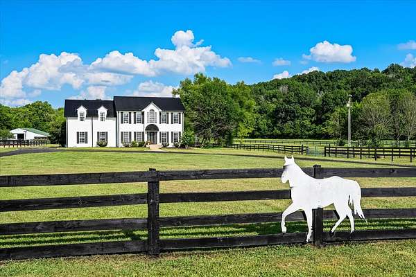 14.4 Acres of Land with Home for Sale in Franklin, Tennessee