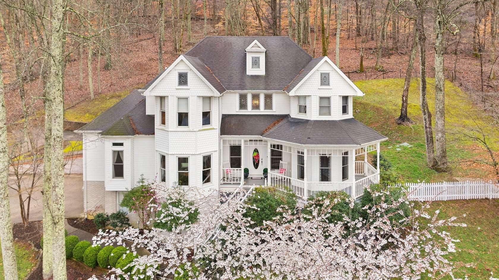 6 Acres of Land with Home for Sale in Somerset, Kentucky