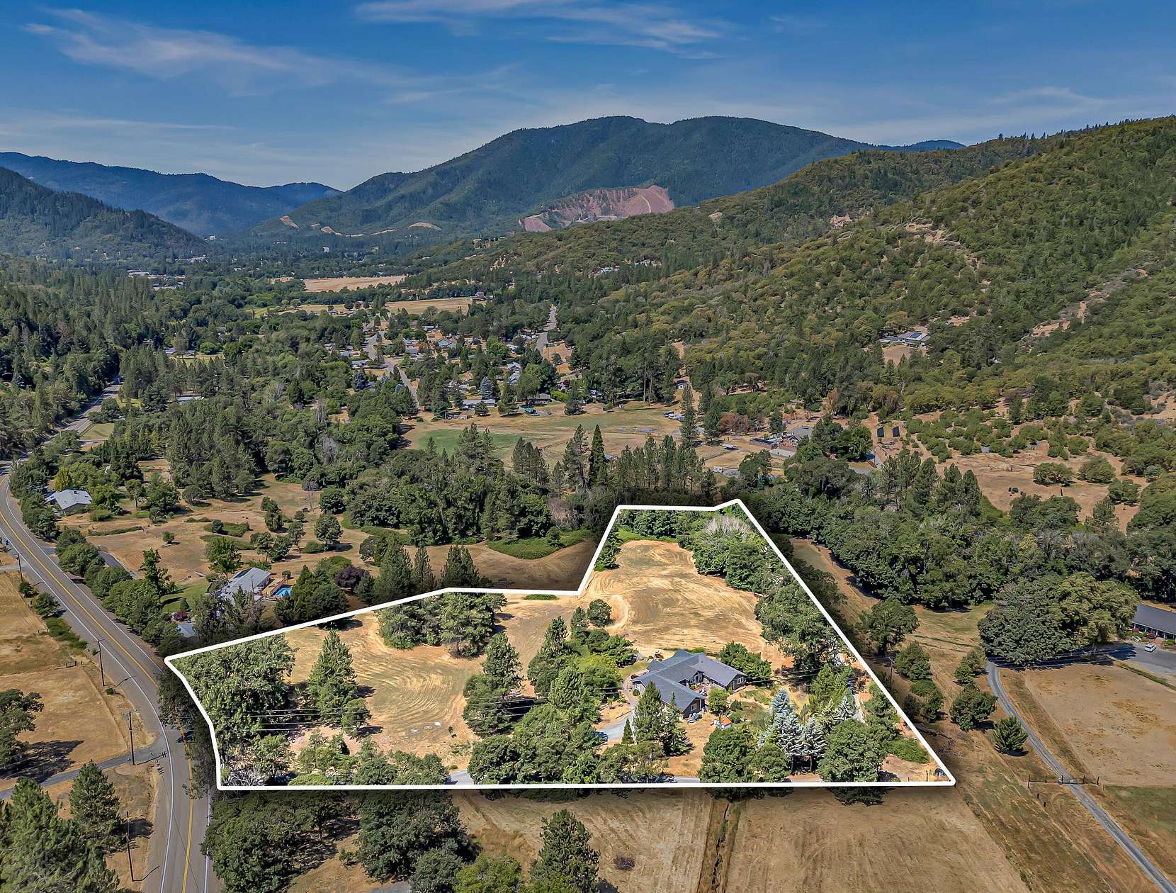 6 Acres of Land with Home for Sale in Rogue River, Oregon