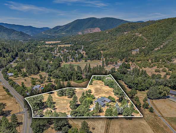 6 Acres of Land with Home for Sale in Rogue River, Oregon