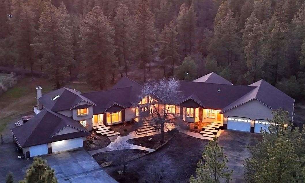 9.87 Acres of Land with Home for Sale in Mica, Washington